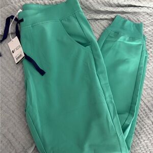 Figs Zamora pants in surgical green NWT